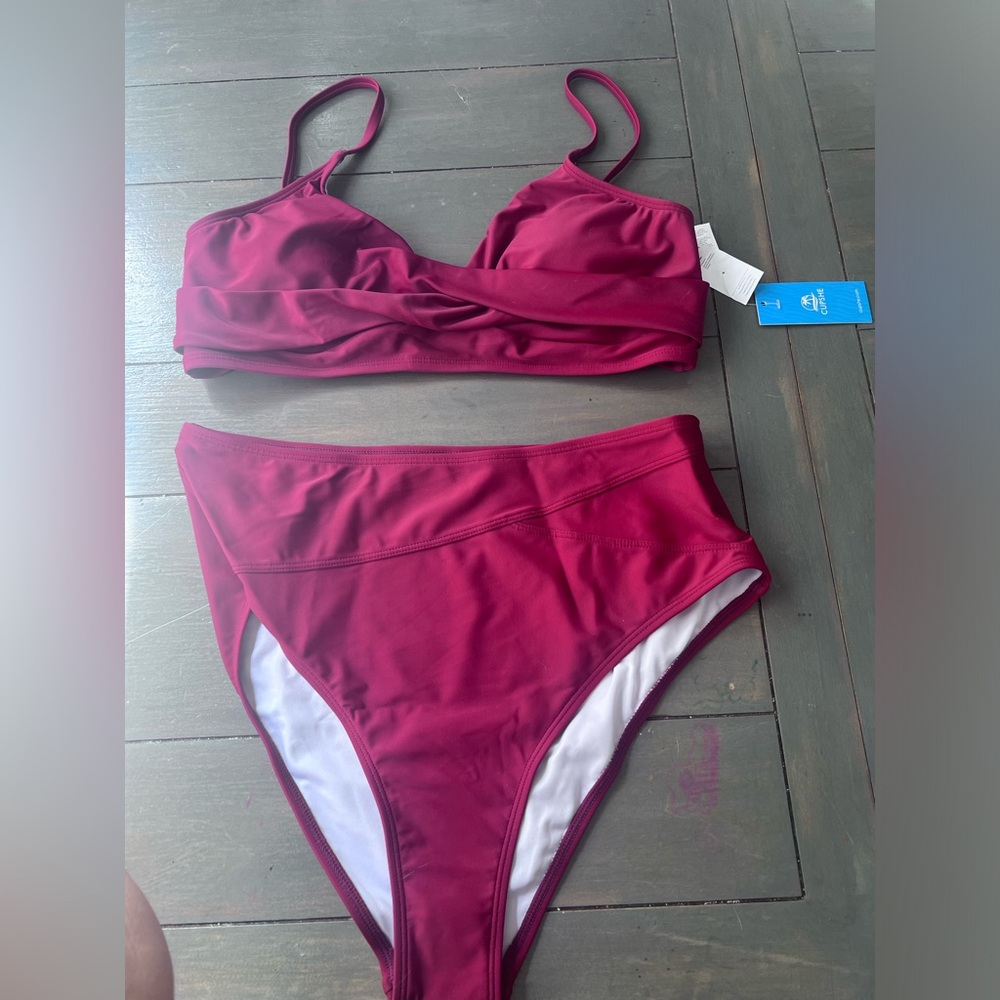 Red Cupshe Bikini. L. NWT.